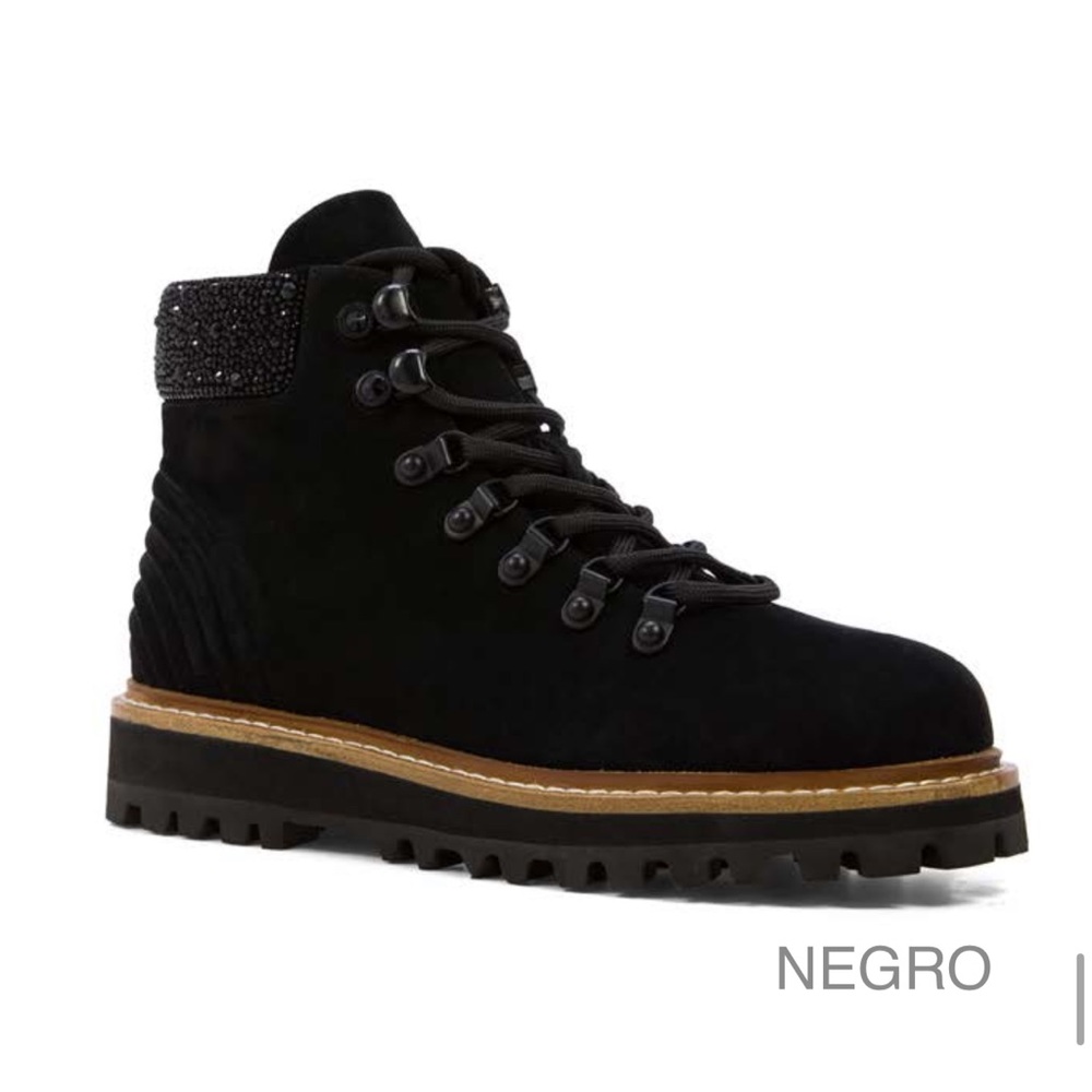 Lola Cruz black Barine suede boot